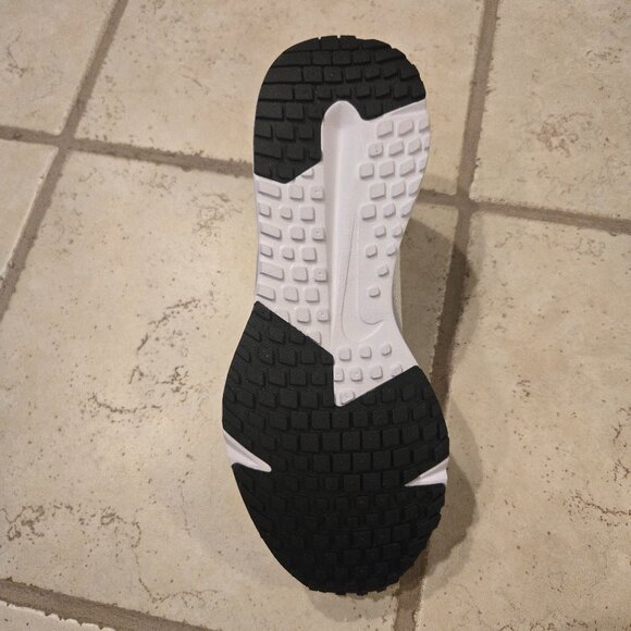 Brand New Nike Run Defy HM9594-100 Men's White Size 9.5 Shoes - Picture 3 of 9